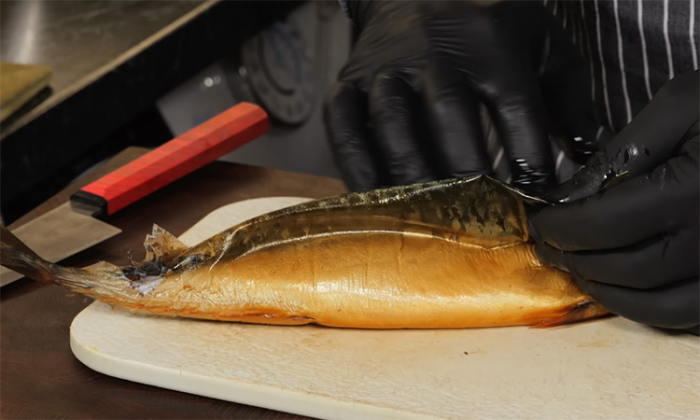 Новый салат из копченой скумбрии. Не стыдно поставить в центр любого стола