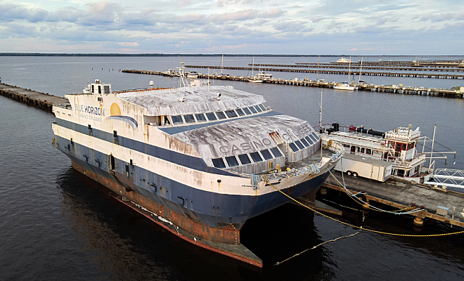 Осмотр брошенного корабля-призрака. Люди ушли так быстро, что оставили все вещи