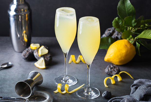 Коктейли для новогодней вечеринки: топ-15 рецептов алкогольных и безалкогольных напитков