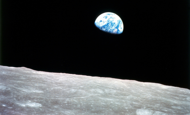 В лунном грунте нашли фрагменты, которые не относятся к геологии спутника. Они с Земли