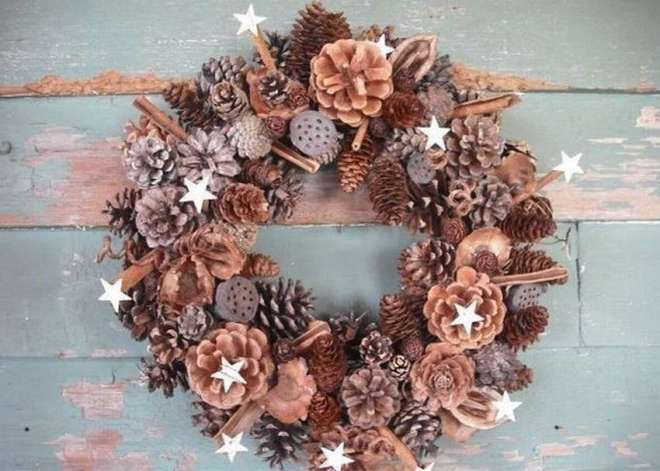 Самые популярные и необычные украшения дверей на Новый год (63 фото)