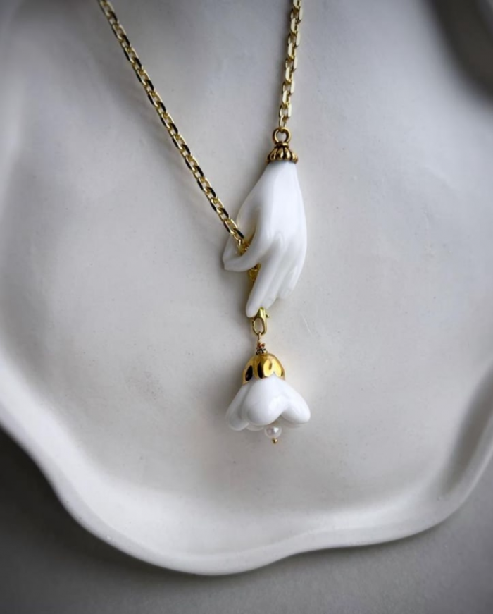 Украшения с цветами на 8 Марта