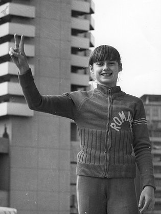 «Это был ад» Победы, рекорды, домогательства и побег в США: история прославленной румынской гимнастки Нади Команечи