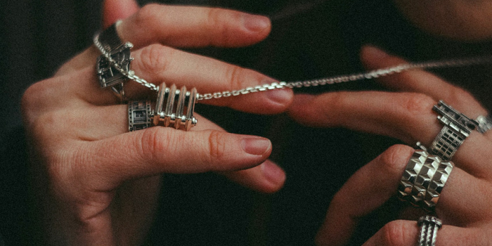 Культурный шопинг: где в музеях, театрах и на фестивалях находить необычные подарки