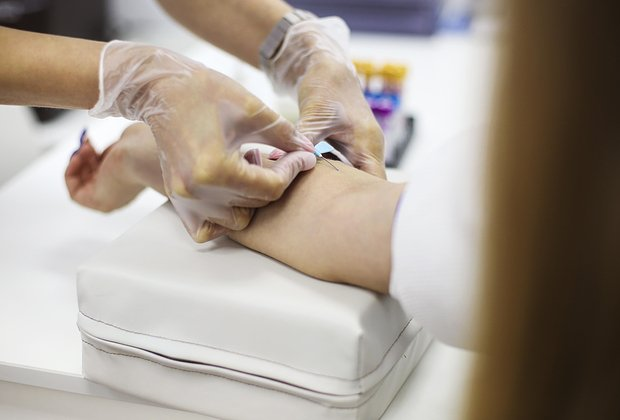 «Мы все умрем, это факт» Россияне массово сдают ...изы и скупают БАДы. Почему это не делает их здоровее?