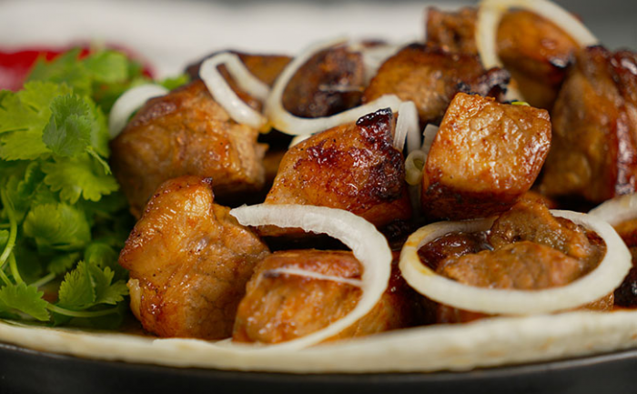 Шашлык с дымком не выходя из дома: вкус ровно как на мангале, хотя готовили в обычной духовке