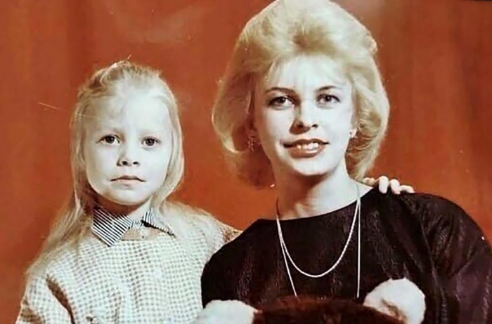 Попала в рехаб из-за алкогольной зависимости: как сейчас выглядит звезда сериала «Доярка из Хацапетовки» Евгения Осипова