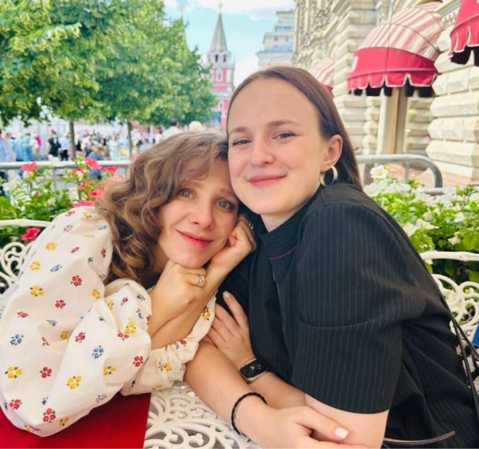 Марина Александрова, Юлия Пересильд и другие звезды рассказали Parents о своем 1 сентября