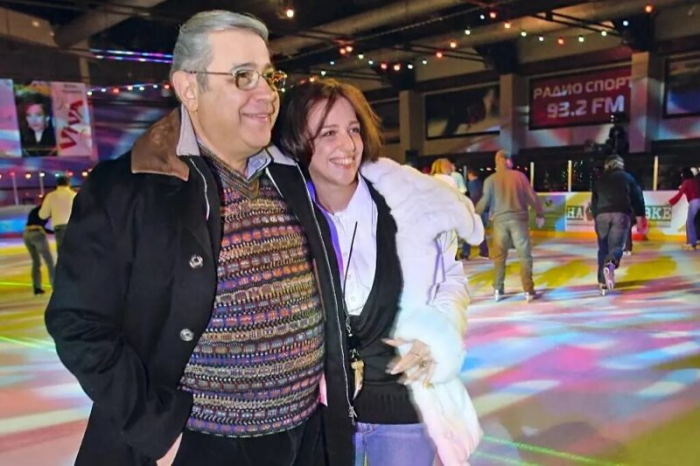 «Её как будто не существует»: почему старшая дочь Евгения Петросяна, Викторина, оказалась отцом «вычеркнута» из жизни?