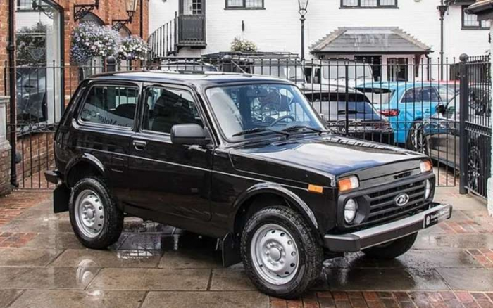 В автосалоне Великобритании появилась Lada Niva с пробегом и ценником суперкара