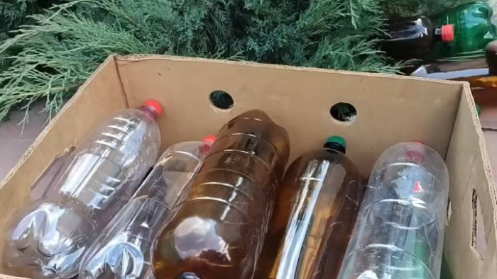 Не могла понять, зачем соседу столько пластиковых бутылок. Когда увидела, поразилась смекалке