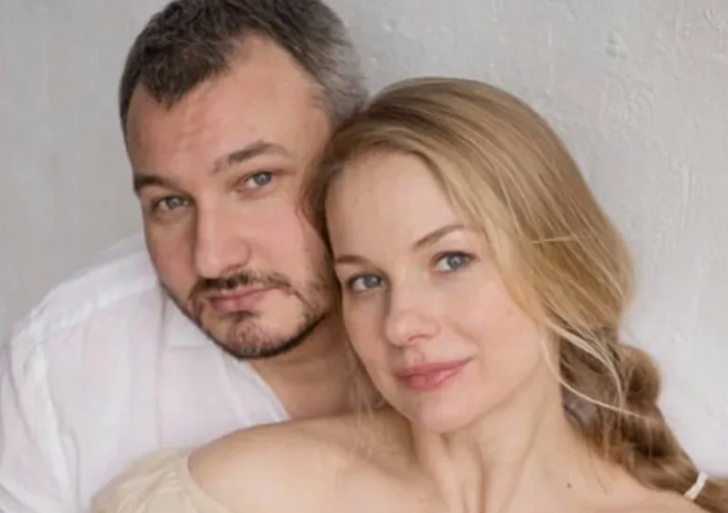 «Не могла произнести и пару фраз»: 41-летняя звезда кино и театра Елена Аросьева — о пути к славе, знаменитой семье мужа и троих детях