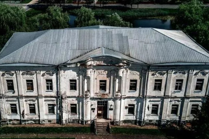 Россиянка купила дворец Радзивиллов в Белоруссии за 2,3 тыс российских рублей