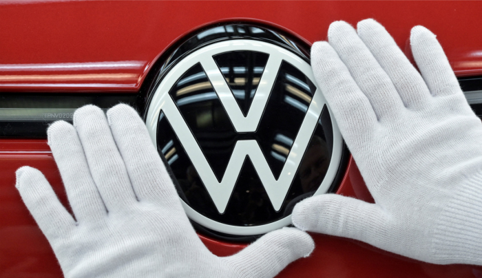Volkswagen готов сократить до 100 тысяч сотрудников и закрыть четыре завода. Что происходит с главным символом немецкого автопрома?