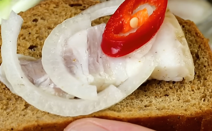 Зачем мариновать сало с луком и уксусом. Получается мягче и ароматнее