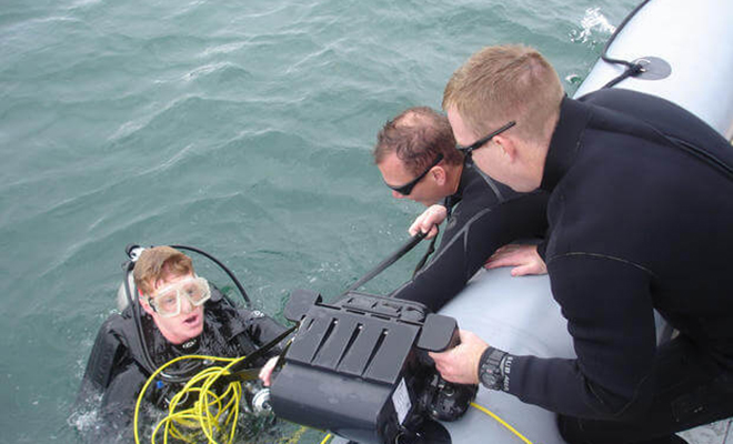 В полной темноте и с головой в воде: шотландец раскрыл суть опаснейшей в мире работы