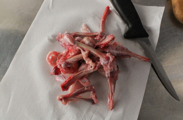 Как удалить из кролика все кости, сохранив цельной тушку