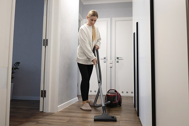 «До 100 тысяч рублей в месяц» Российских мужчин призывают выплачивать женам зарплату за домашний труд. Сколько стоит уют?