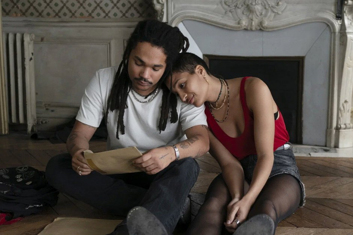 В кино — первый за много лет фильм культового Джима Джармуша. Почему увидеть «Отец мать сестра брат» — лучший новогодний подарок?