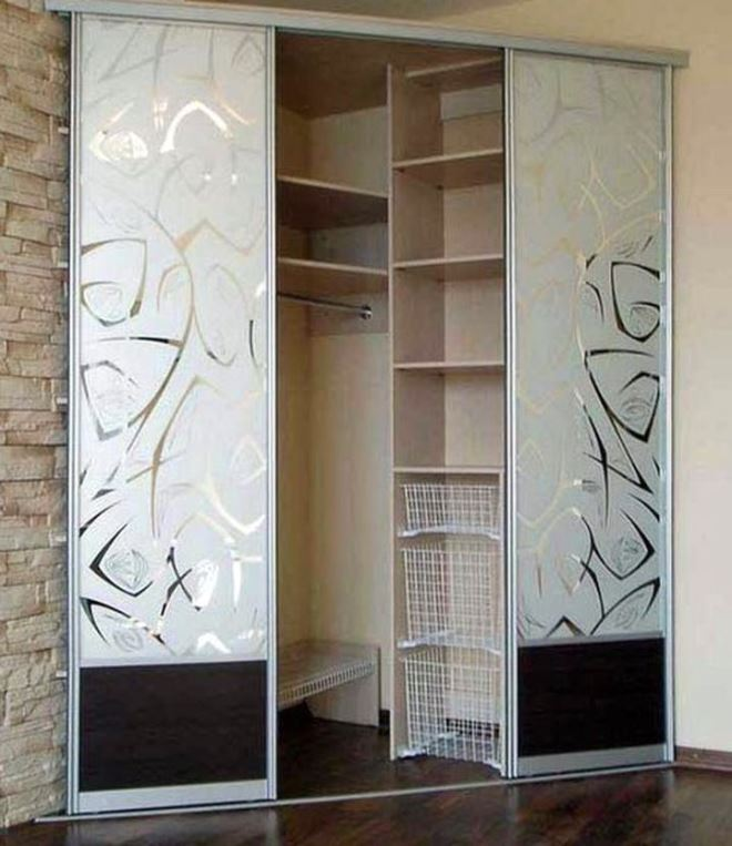 Шкаф-купе в интерьере: разновидности и особенности дизайна (104 фото)