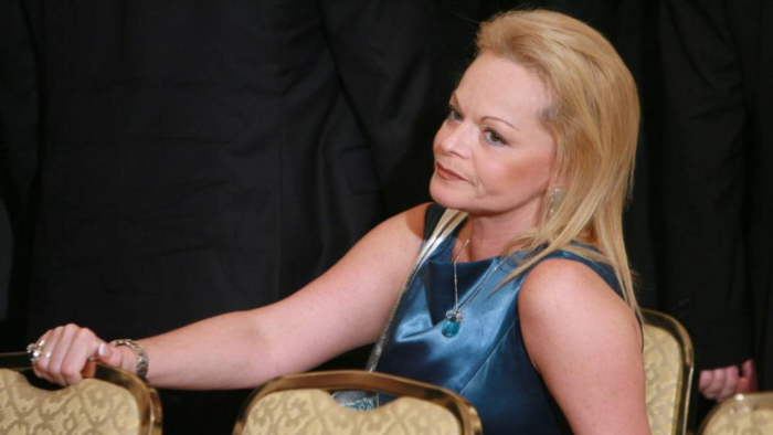 «Если тронешь хоть одну вещь - сядешь!»: Лурье не поверила своим глазам, когда вошла в квартиру. Зачем Долина оставила пианино и картины.