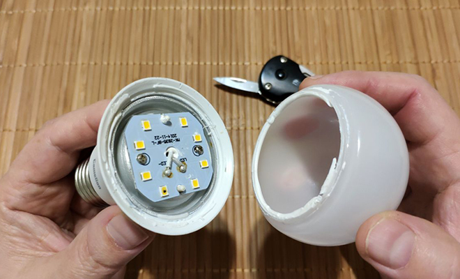 Ремонт перегоревшей светодиодной лампы обычным карандашом вместо покупки новой. Будет светить еще несколько лет