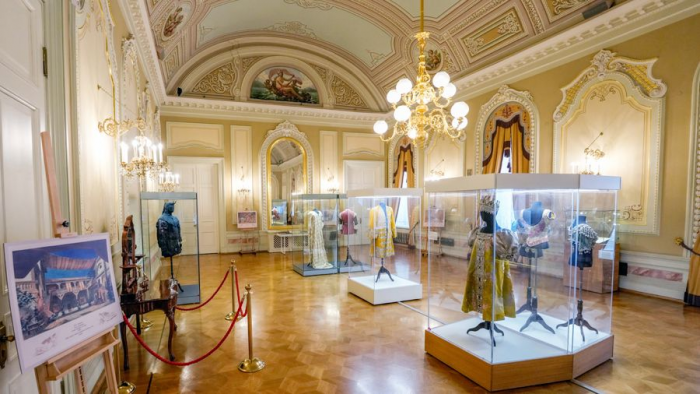 Большой начинает праздновать. «Действие первое» уже началось