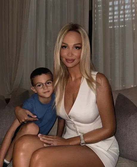 "Мы все им восхищаемся". Виктория Лопырёва рассказала о способностях сына-билингва