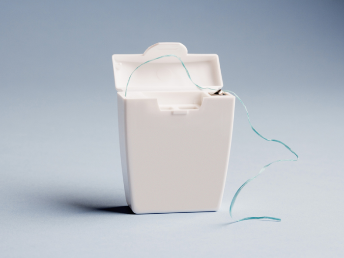 Неочевидные способы сделать зубы белее