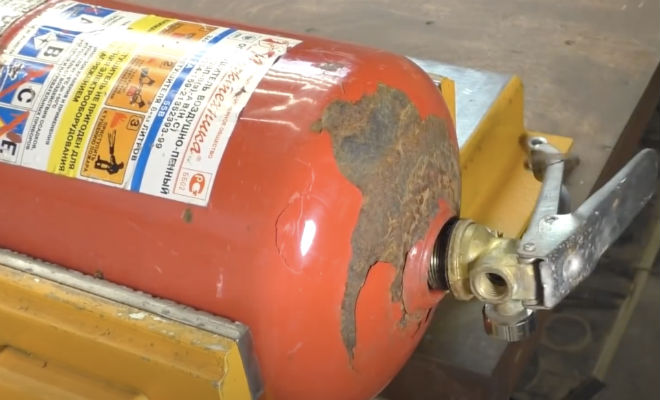 Старый огнетушитель пригодится: мастер сделал компрессор и снял процесс на видео