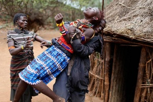 Первая брачная ночь в Африке: безумные обычаи и странные традиции