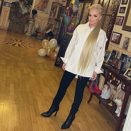 «Я бы снес и сделал заново». Дизайнер раскритиковал скандальную квартиру Долиной. Как выглядит жилье певицы за 112 миллионов?