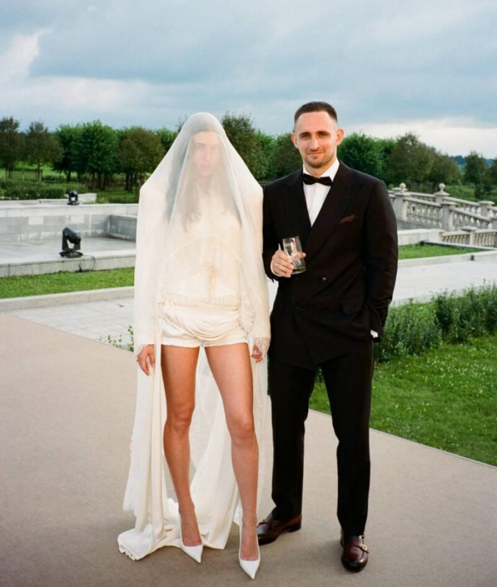 Тайные свадьбы и миллионные траты: звёздные браки, потрясшие 2025 год