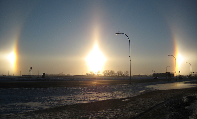 Над Аляской увидели сразу четыре солнца. Редкое явление называется паргелий