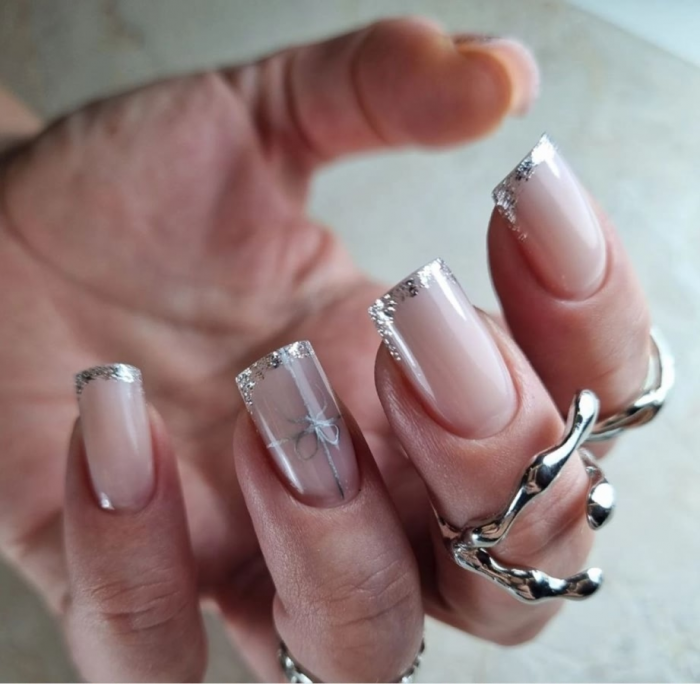 Маникюр на 8 Марта: идеи с фото