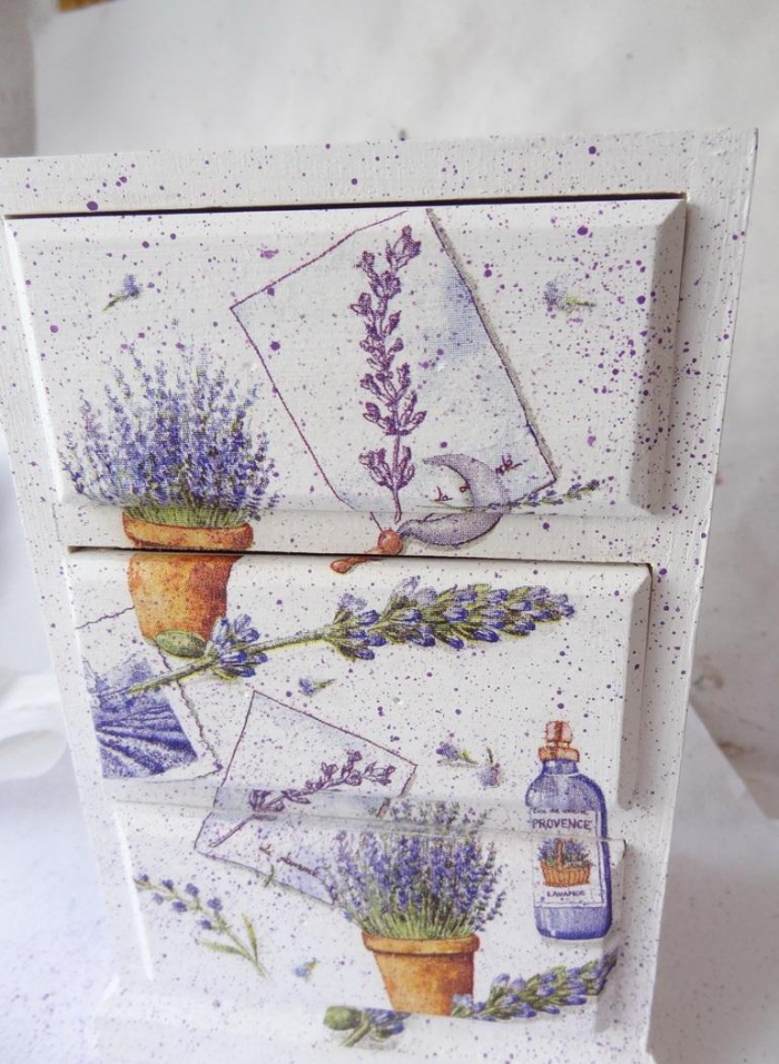 Декупаж мебели своими руками: виды техники и подбор идей для реставрации (26 фото)