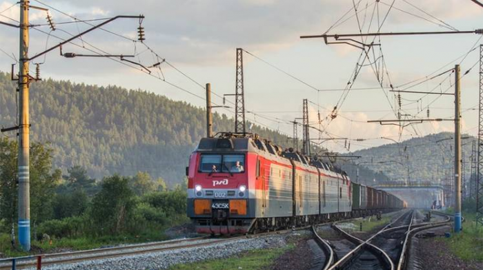 «Ермак» повел тяжеловес: первый состав-восьмитысячник отправился на восток