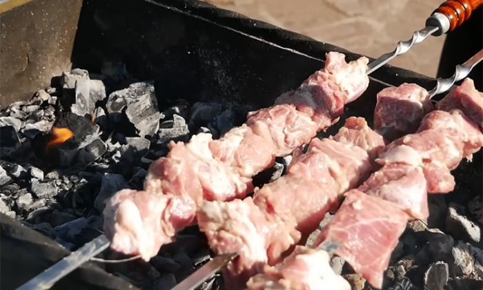 Цыганский шашлык, самый мягкий и сочный. Даже ереванский не такой нежный