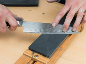 Как самостоятельно заточить кухонные ножи до бритвенной остроты
