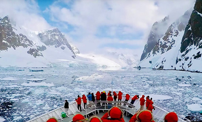 Подо льдами Антарктиды есть сложная сеть тоннелей. Их хотят начать исследовать
