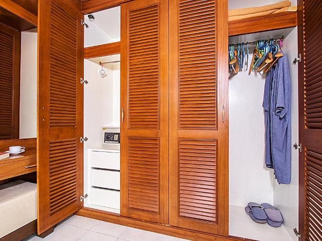 Двери в нишу: виды и особенности (24 фото)