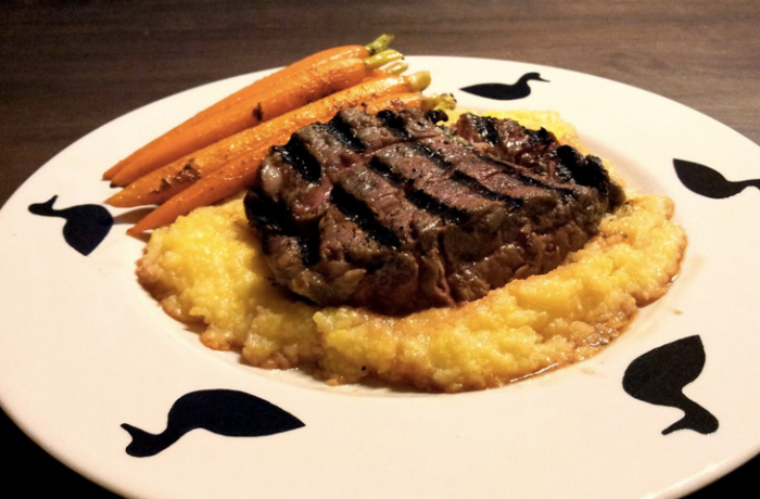 Готовим вырезку, чтобы она не пересохла и оставалась сочной и таяла во рту. Используем масло и маринады