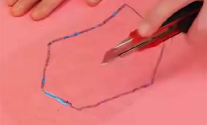 Как легко и просто заделать дыру в гипсокартоне, не заменяя весь лист