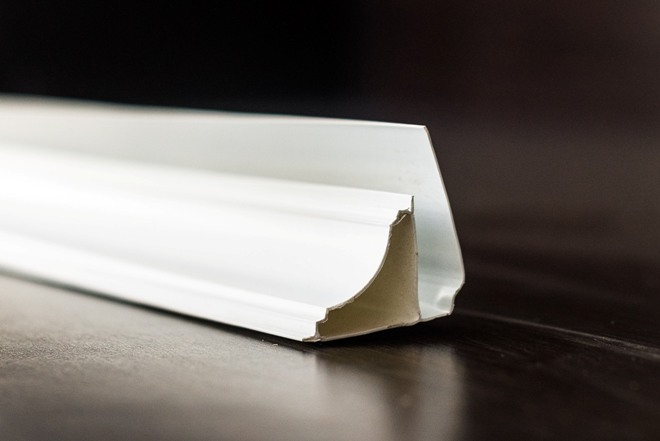 Дизайн потолочных плинтусов в интерьере: фото, как выбрать лучший вариант для интерьера (67 фото)