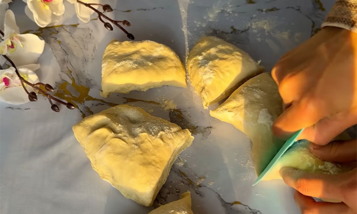 Размели со стола за 10 минут: печем домашние турецкие бореки