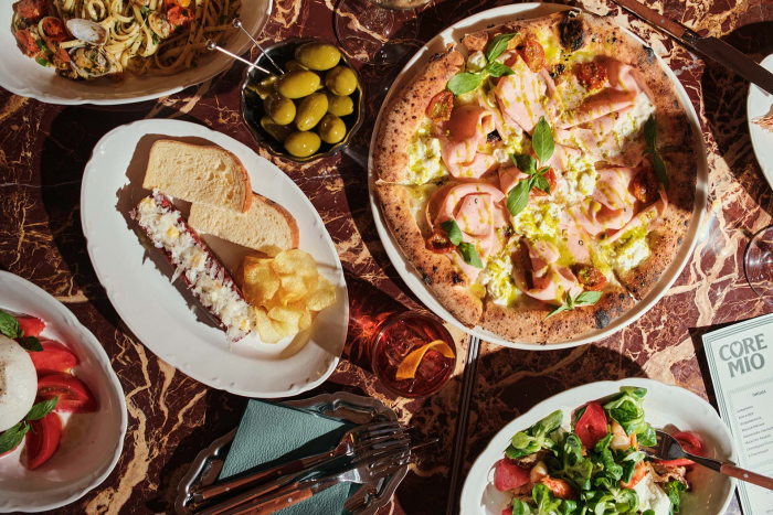 Сморчки, моти и часы от Раппопорта: чем живёт ресторанная Москва в апреле