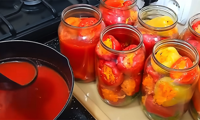 Консервированные перцы с овощной начинкой. Стоит попробовать раз и будет нарасхват