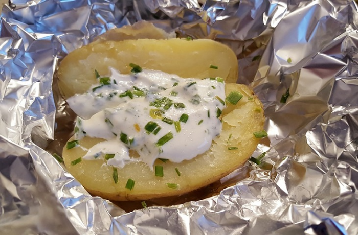 Правда и мифы о том, насколько опасно готовить в фольге