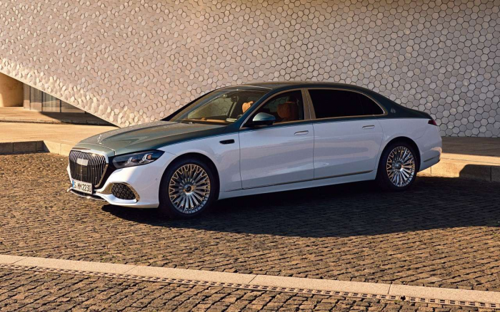 ИИ, мотор V12: представлен обновленный Mercedes-Maybach S-класса