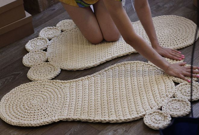 Вязаные коврики: интересные модели и применение в дизайне помещения (45 фото)